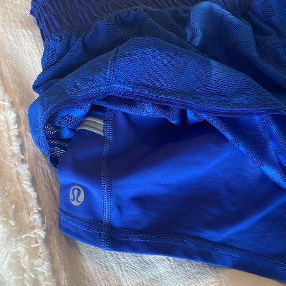 Lululemon shorts 8 - Picture 4 of 4